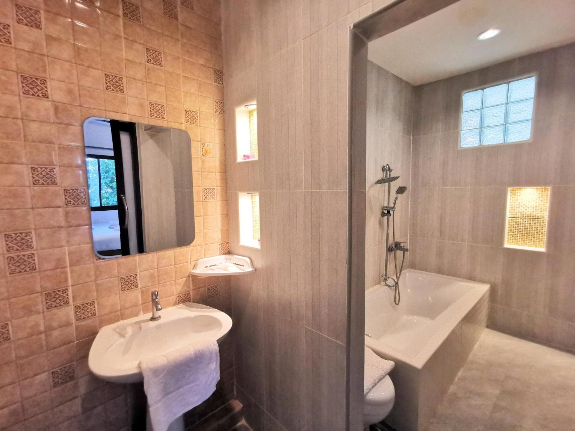 Kan Home Hotel Kanchanaburi City Exterior photo